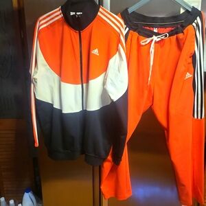 ADIDAS JOGGING SUIT